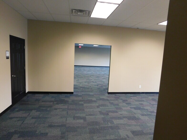 More Photos Of 875 Union St, Shelbyville Storefront Retail Office For Lease