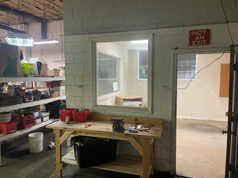 More Photos Of 912 E 21st St, Indianapolis Warehouse For Lease