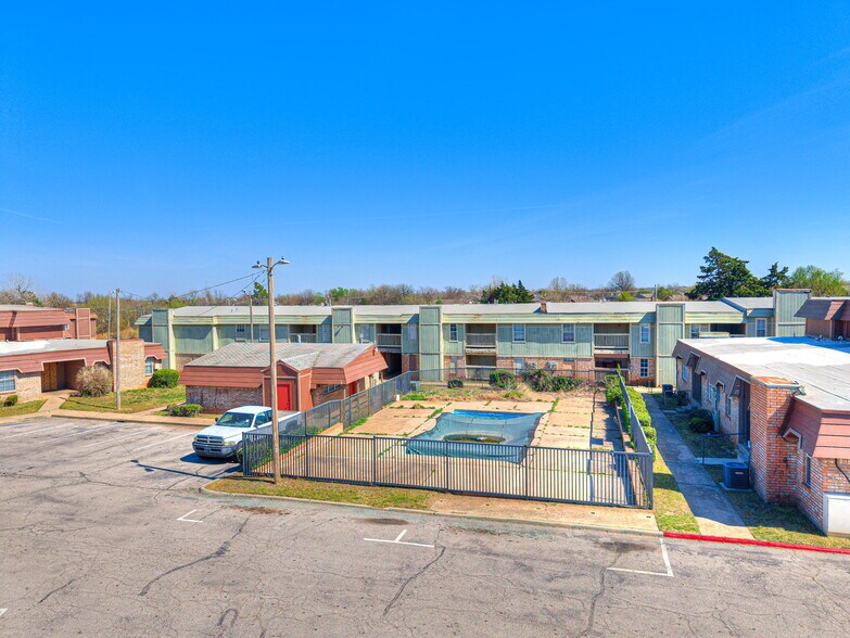 More Photos Of 7404 Lyrewood Ln, Oklahoma City Apartments For Sale