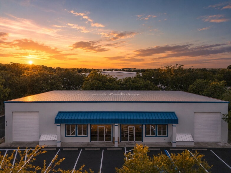 Primary Photo Of 6834 28th Street Cir E, Sarasota Warehouse For Lease