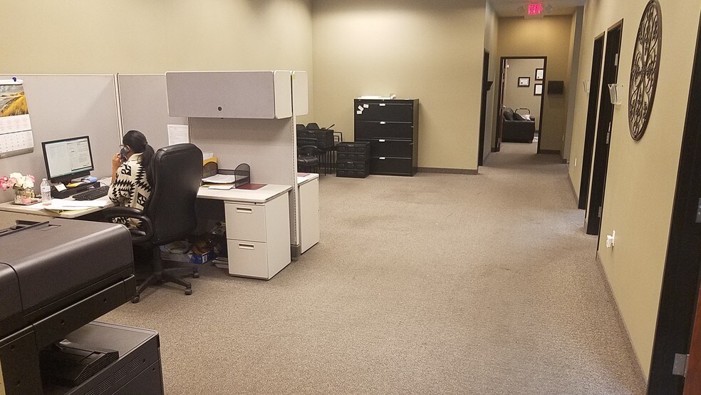 More Photos Of 375 N Stephanie St, Henderson Office For Lease