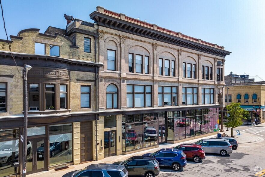 More Photos Of 914 S 8th St, Manitowoc Apartments For Lease