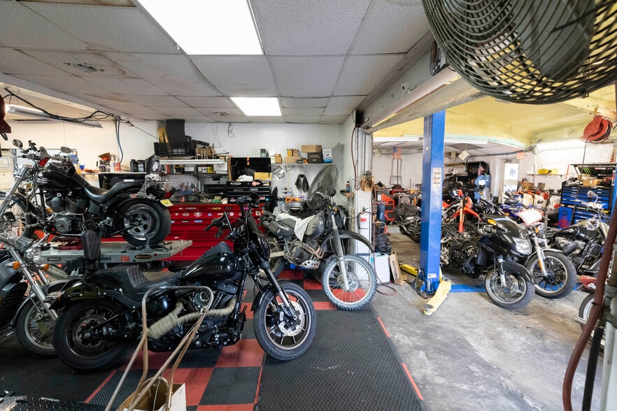 More Photos Of 225 Forsgate, Jamesburg Auto Repair For Sale