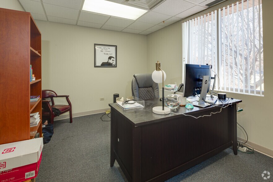 More Photos Of 18636 Dixie Hwy, Homewood Medical For Lease