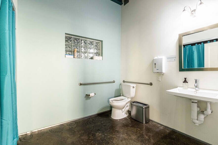 More Photos Of 6940 Burnett St, Sebastopol Office For Sale