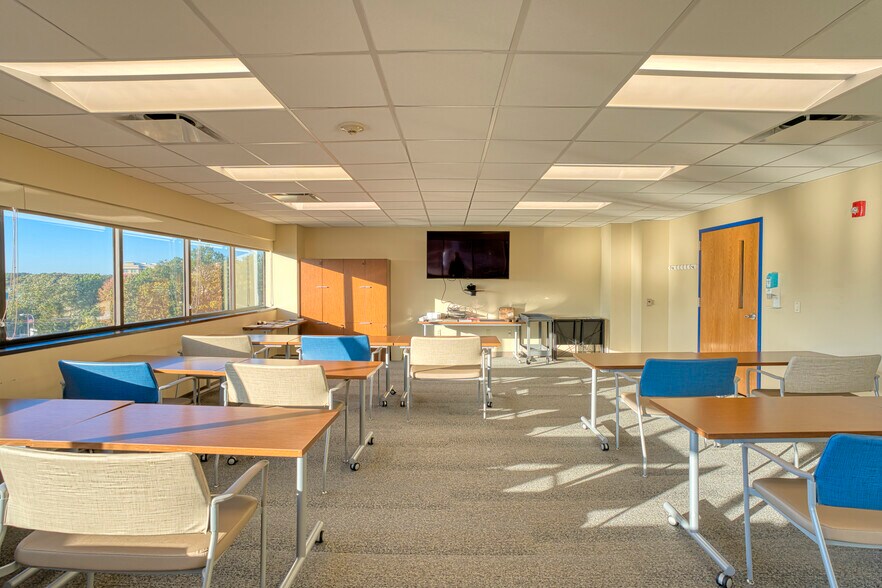 More Photos Of 500 N Keene St, Columbia Medical For Sale