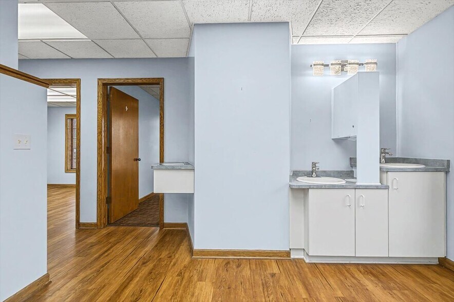 More Photos Of 50 Ela St, Barrington Medical For Lease