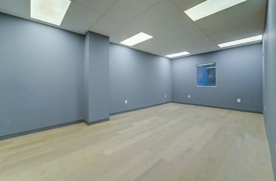 More Photos Of 110 McCauley Dr, Timberville Warehouse For Sale