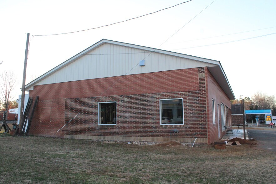 More Photos Of 301-303 W Main St, Gibsonville Freestanding For Lease
