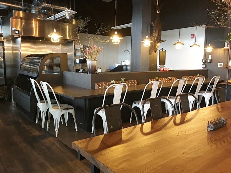 More Photos Of 106 NE Grand Ave, Portland Restaurant For Lease