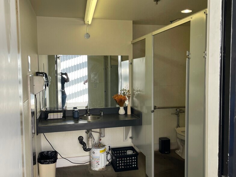 More Photos Of 101 S Coombs St, Napa Warehouse For Lease