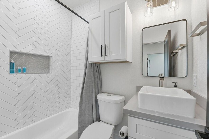 More Photos Of 7908 Brandon St, Houston Multifamily For Sale