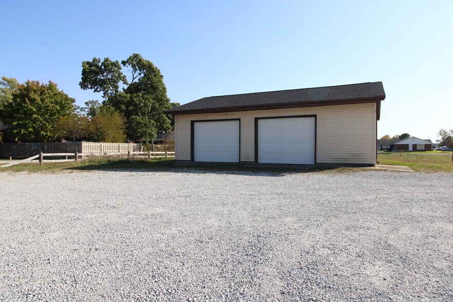 More Photos Of 1308 S Heaton St, Knox Auto Repair For Sale