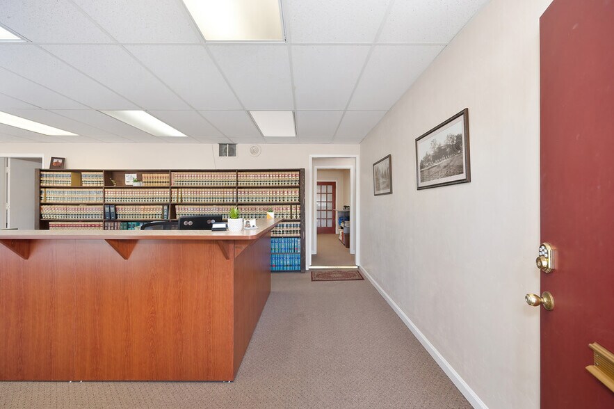More Photos Of 1407-1409 Lincoln Way, Auburn Office For Sale