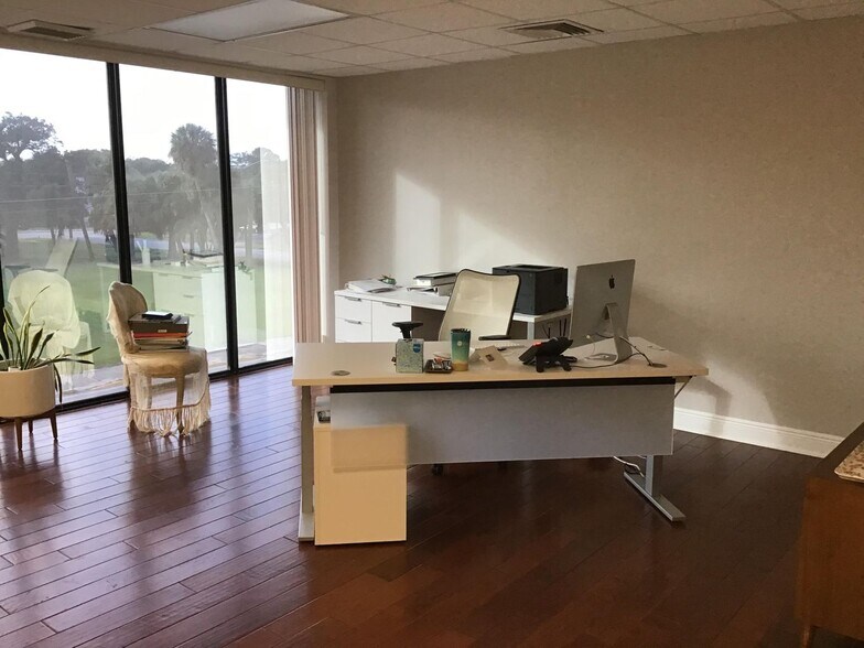 More Photos Of 300 S 6th St, Fort Pierce Office For Sale