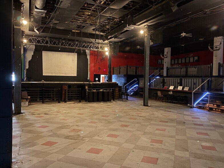 More Photos Of 222 S Michigan St, South Bend Restaurant For Sale