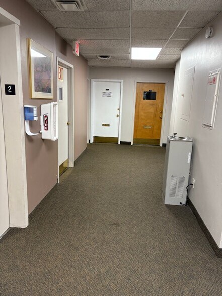 More Photos Of 142 Mineola Ave, Roslyn Heights Office For Sale