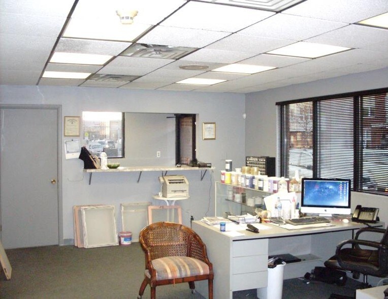 More Photos Of 4507-4511 W Belmont Ave, Chicago Distribution For Sale