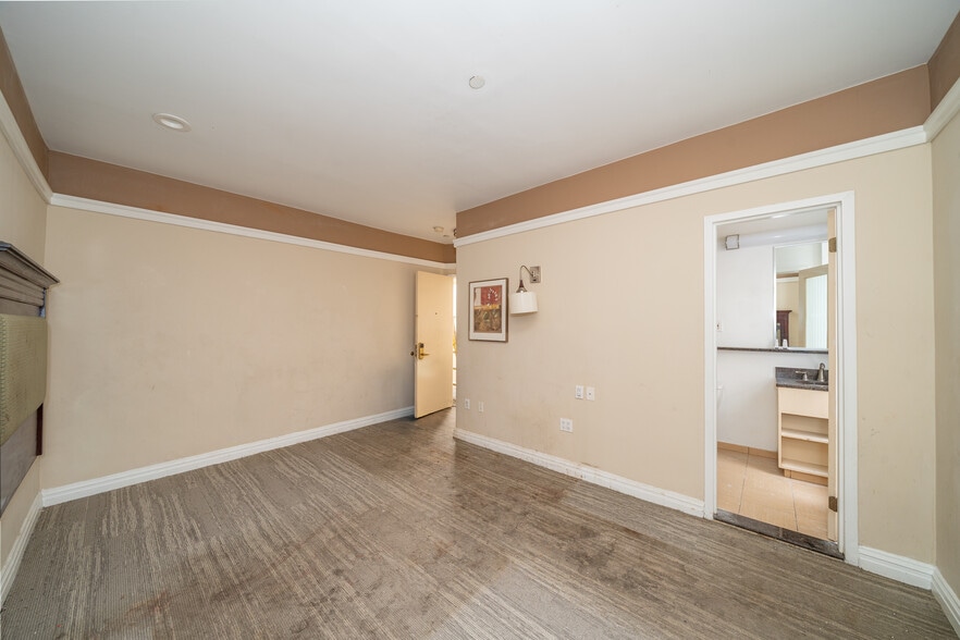 More Photos Of 129 W 46th St, New York Hotel For Sale