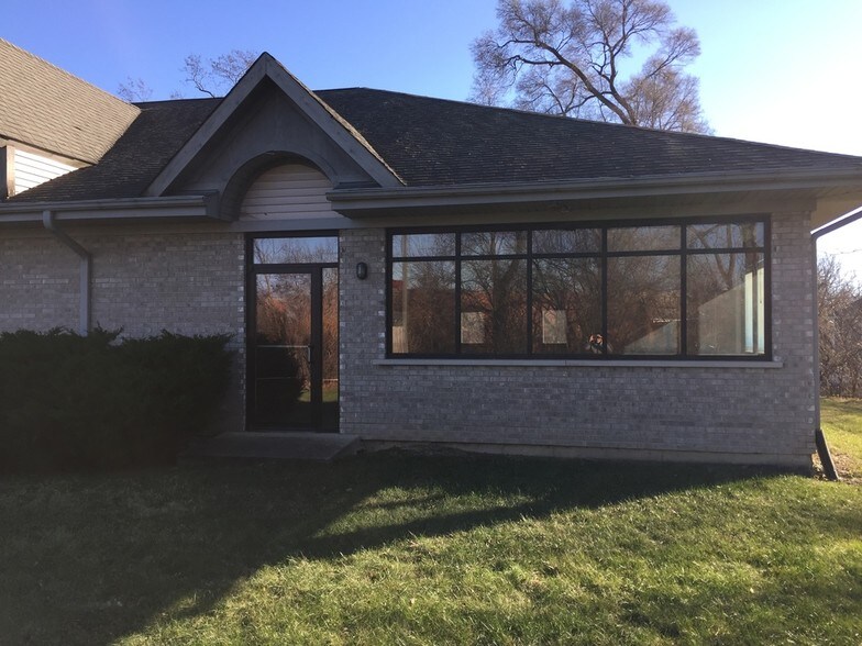 More Photos Of 80 N Virginia St, Crystal Lake Medical For Lease