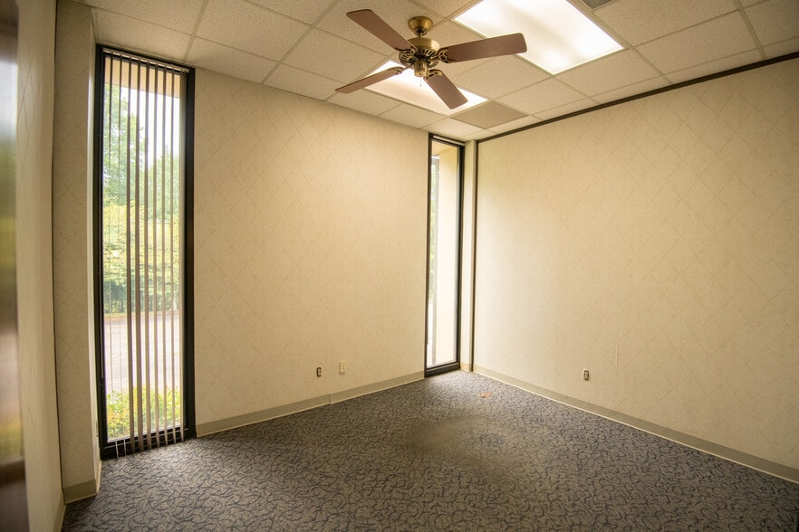 More Photos Of 1330 N Park St, Carrollton Medical For Sale