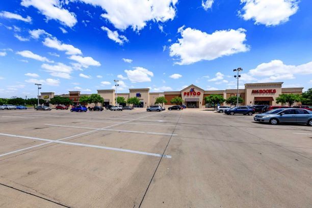 More Photos Of 421 Sherry Ln, Fort Worth Storefront For Lease