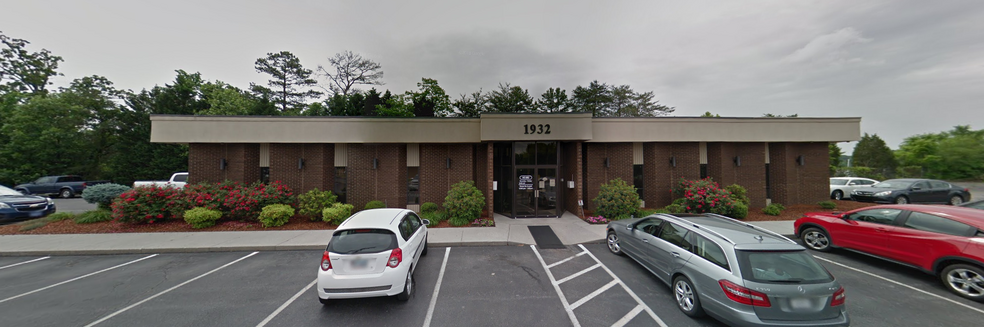 Primary Photo Of 1932 Brookside Dr, Kingsport Healthcare For Lease