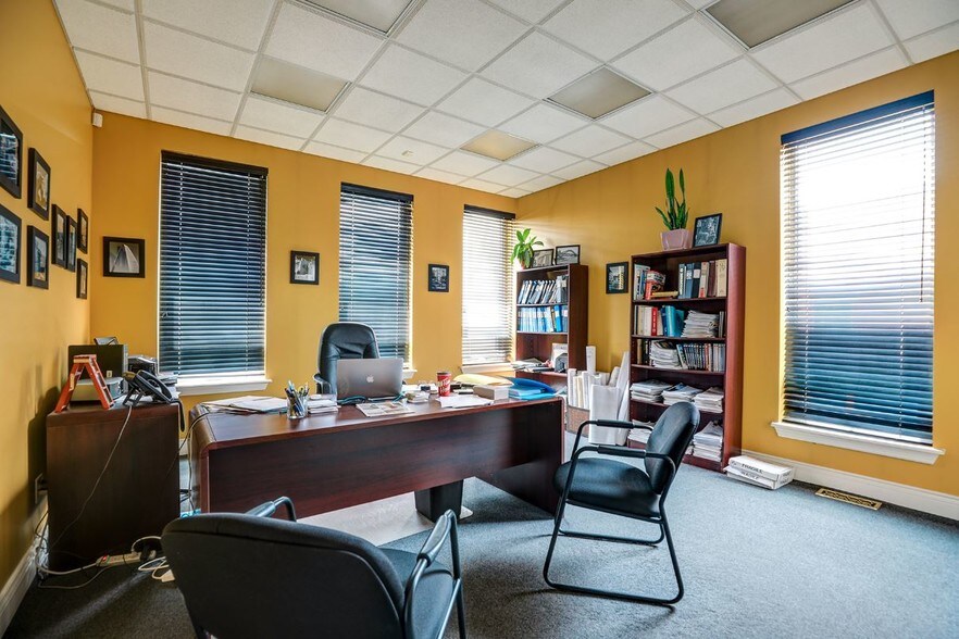 More Photos Of 1220 Matheson Blvd E, Mississauga Warehouse For Sale