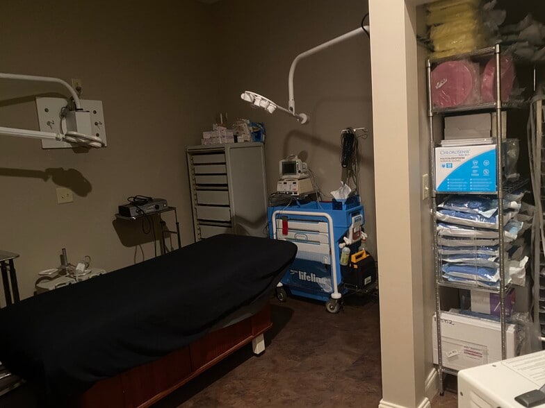 More Photos Of 1232 Johnson Ferry Rd, Marietta Medical For Lease