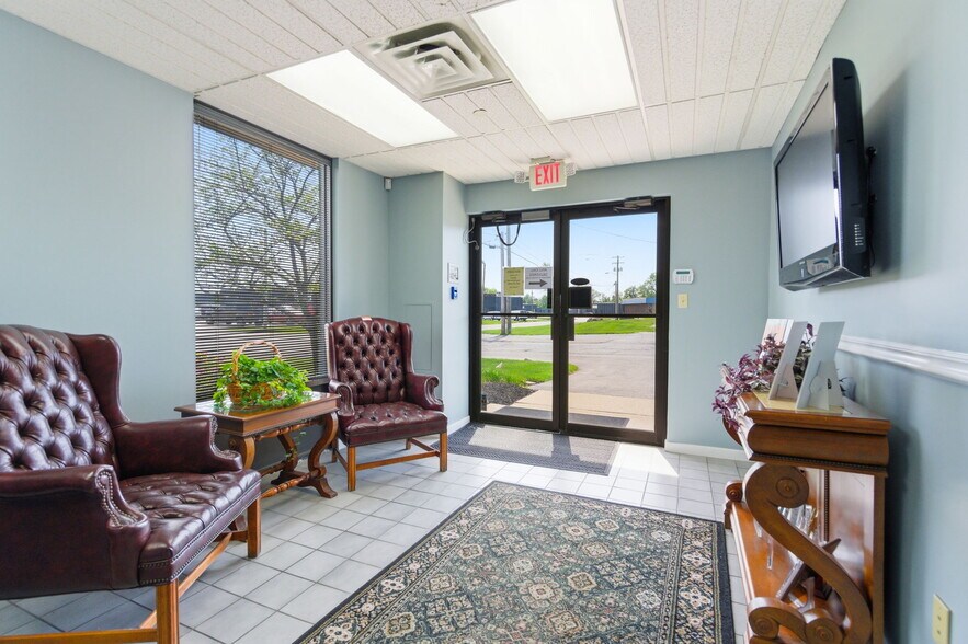 More Photos Of 1812 Cargo Ct, Louisville Warehouse For Lease