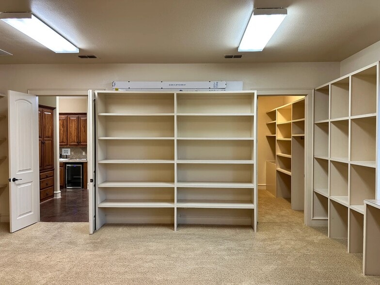 More Photos Of 441 Lone Star Dr, Abilene Office For Sale