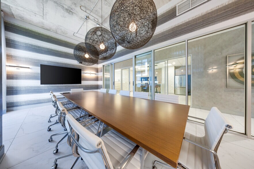 More Photos Of 2920-2950 NE 207th St, Aventura Unknown For Lease