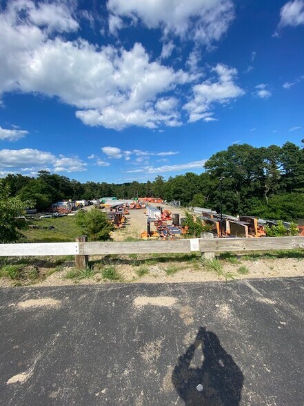 More Photos Of 8-10 Scobee Cir, Plymouth Warehouse For Lease