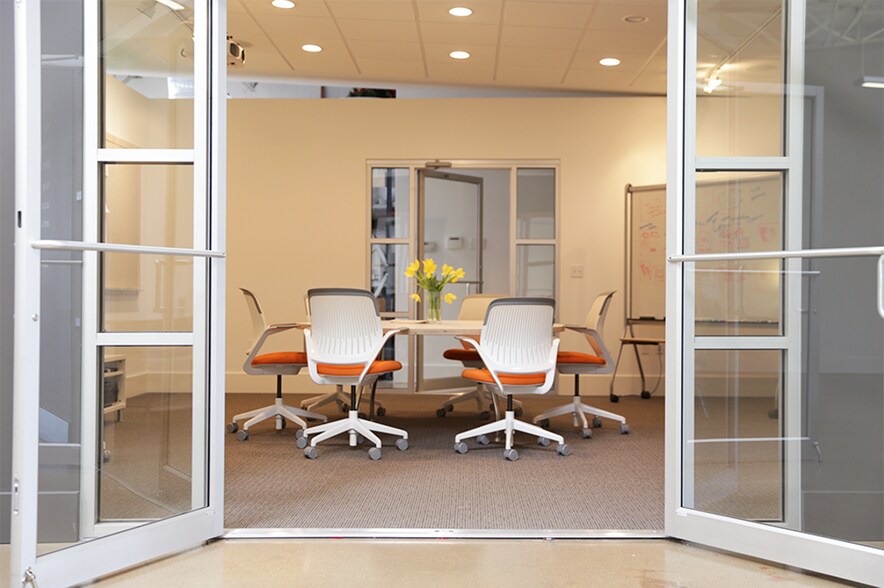 More Photos Of 2257 Vantage St, Dallas Showroom For Sale