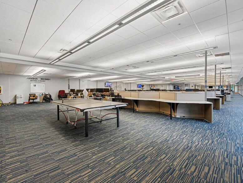 More Photos Of 600-640 S Front St, Columbus Parking Garage For Lease