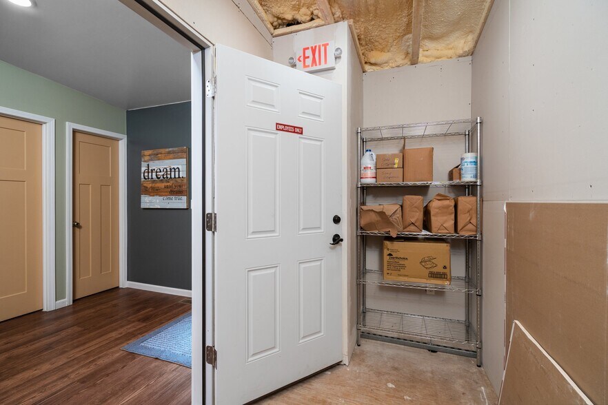 More Photos Of 915 S Clinton St, Stockbridge Restaurant For Sale