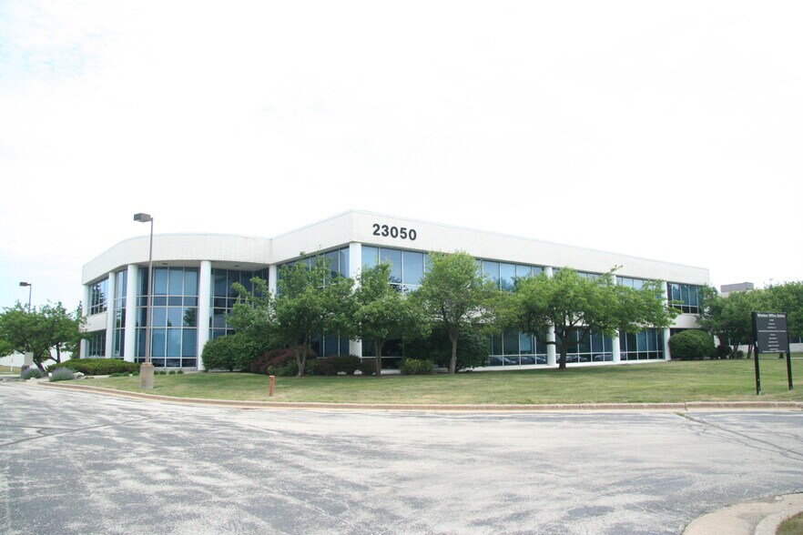 More Photos Of N28W23050 Roundy Dr, Pewaukee Office For Sale