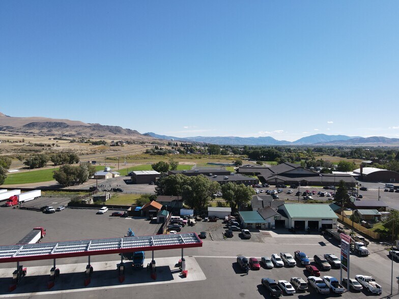 More Photos Of 402 N Pyfer St, Whitehall Office For Sale