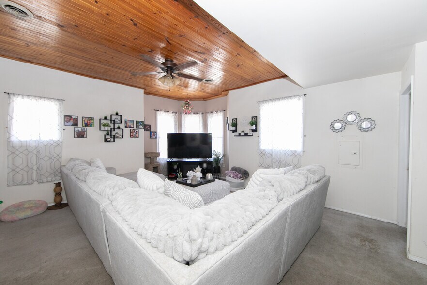 More Photos Of 604 White Horse Pike, Oaklyn Storefront For Sale