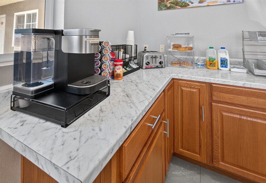 More Photos Of 2111 Whitley Ave, Corcoran Hotel For Sale
