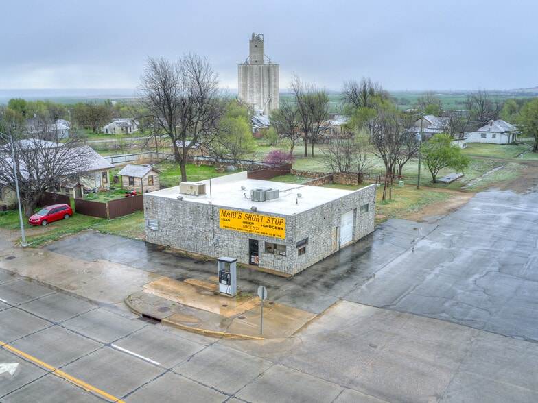 More Photos Of 200 N Broadway Ave, Geary Convenience Store For Sale