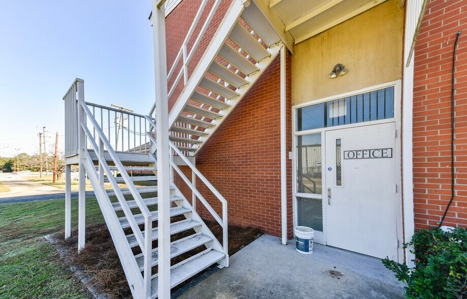 More Photos Of 3901 Raeford Rd, Fayetteville Religious Facility For Lease