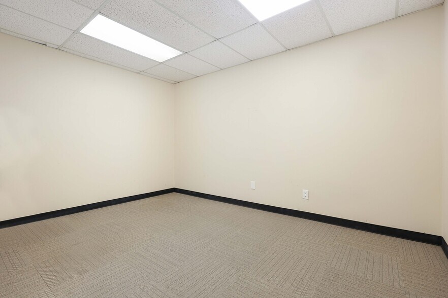 More Photos Of 36 W Main St, Freehold Medical For Lease