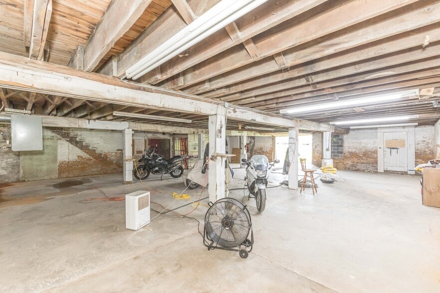 More Photos Of 1340 W Main St, Wytheville Loft Creative Space For Sale