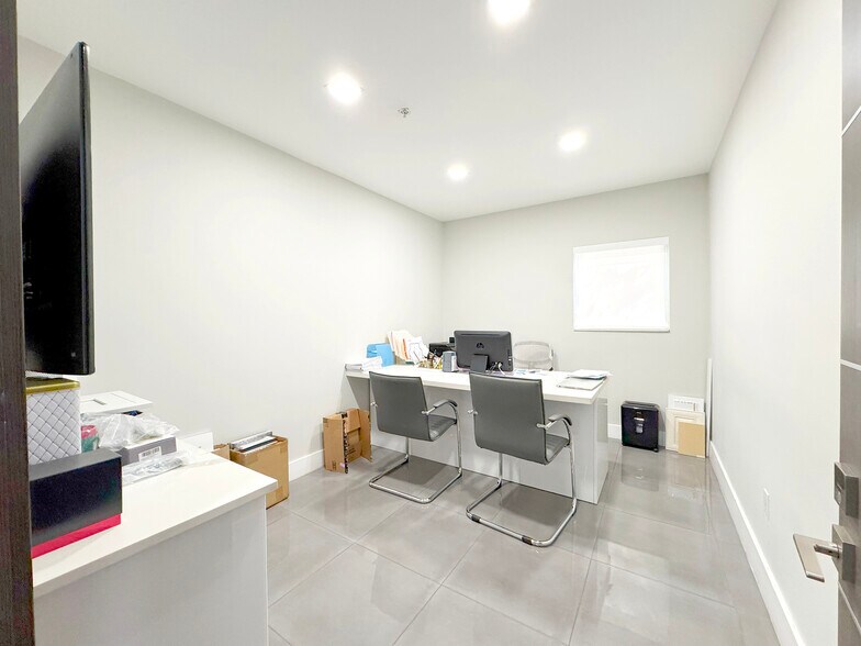 More Photos Of 7215 W 20th Ave, Hialeah Manufacturing For Sale