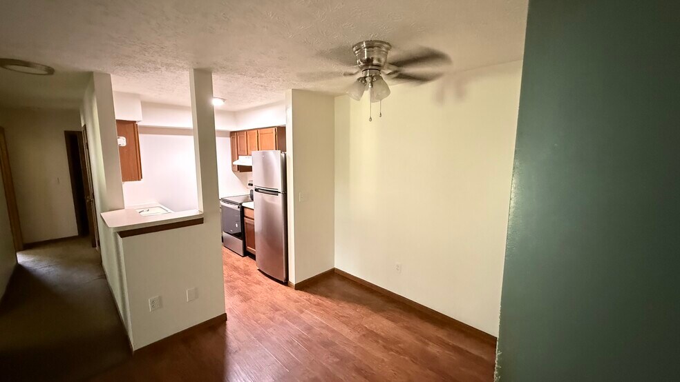 More Photos Of 432 McConnell St, Uhrichsville Apartments For Sale