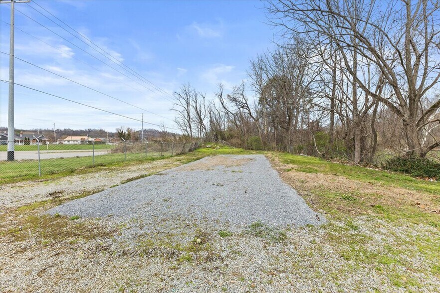 More Photos Of 3861 Highway 19 E, Elizabethton Office For Sale