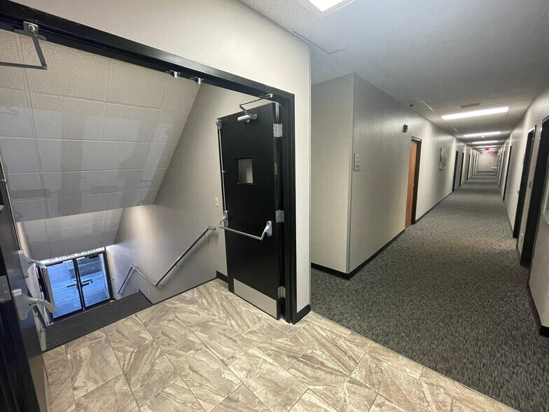 More Photos Of 13057 W Center Rd, Omaha Office For Lease