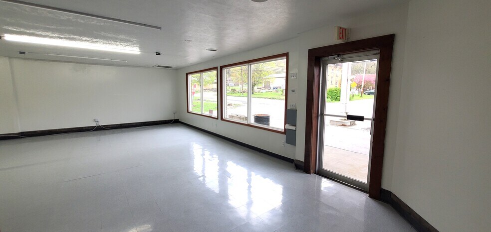 More Photos Of 163 Main St, Bruin Freestanding For Sale