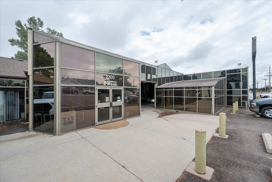More Photos Of 2200 E 15th St, Cheyenne Flex For Sale